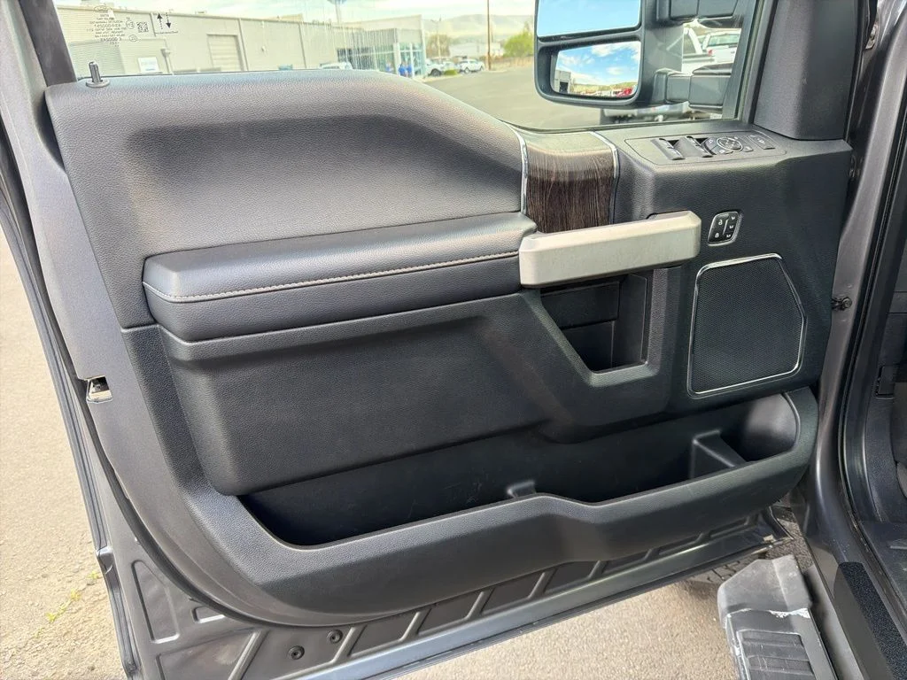 Used 2021 Carbonized Gray Metallic Ford Lariat image 11