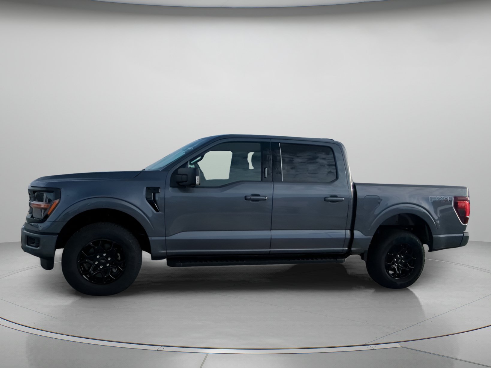 New 2026 Carbonized Gray Metallic Ford XLT image 9