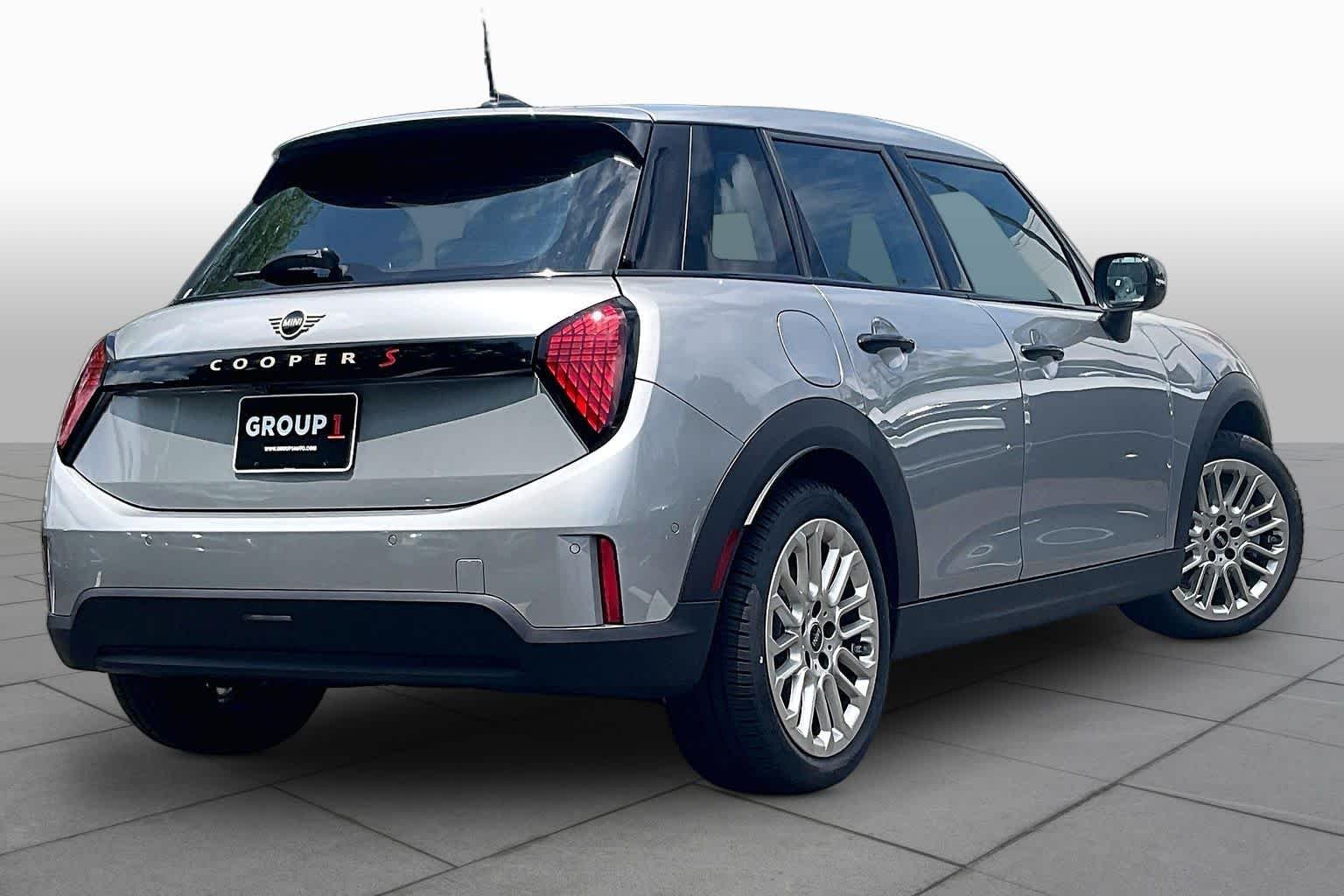 Used 2025 Melting Silver III Metallic MINI Cooper S image 5