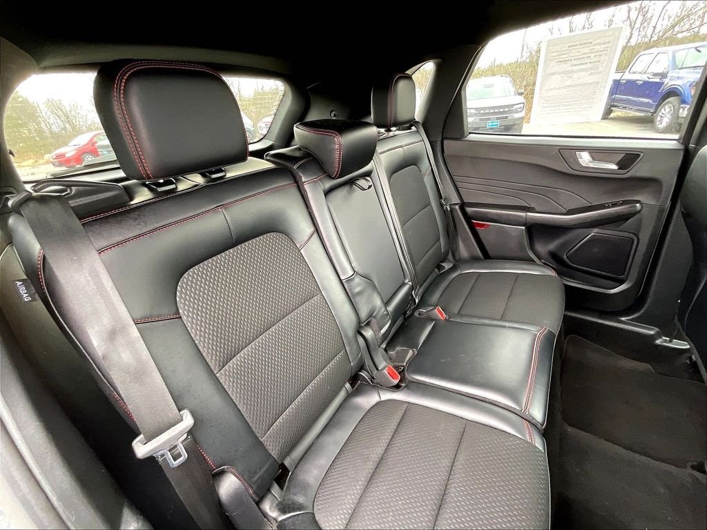 Used 2025 Silver Metallic Ford ST-Line Select image 15