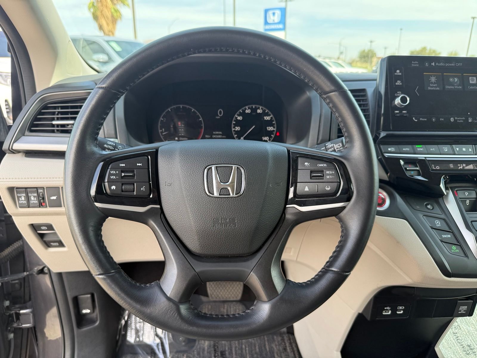 Used 2025 Solar Silver Metallic Honda EX-L image 17