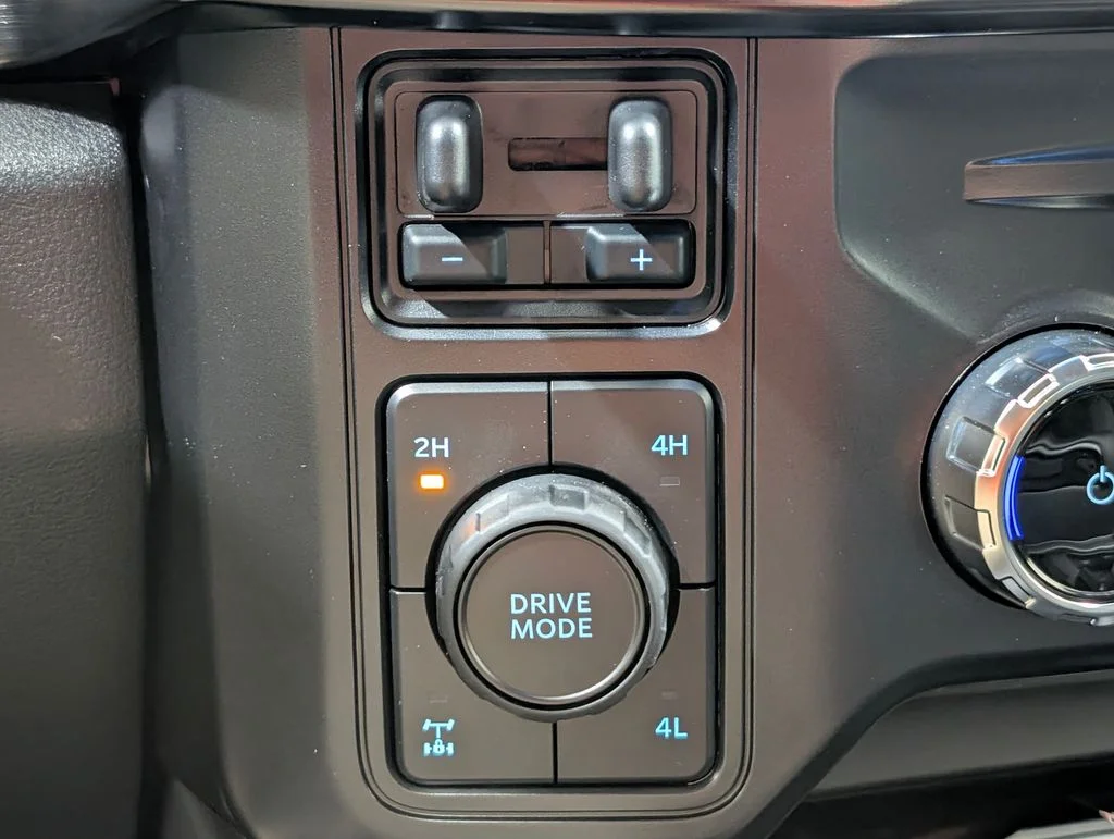 New 2026 Star White Metallic Tri-Coat Ford F-250® Lariat® image 8