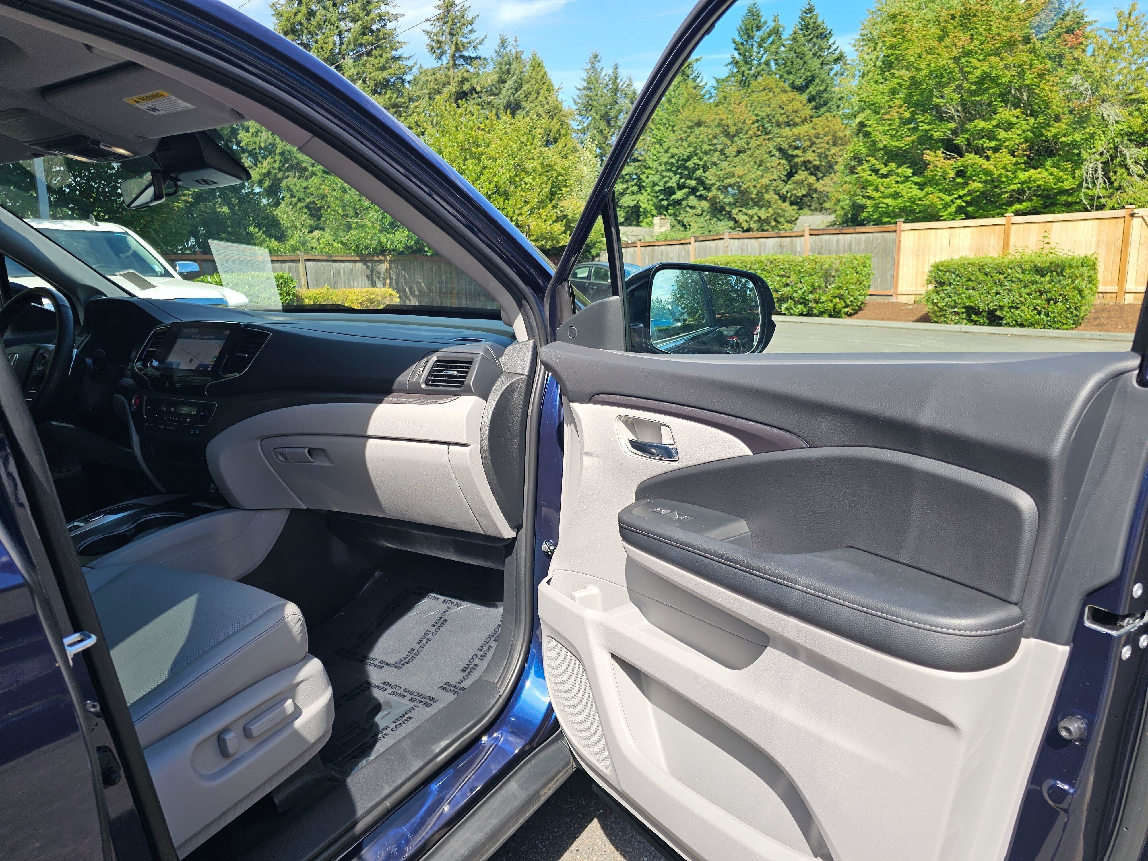 Certified Used 2023 Obsidian Blue Pearl Honda AWD RTL-E image 45