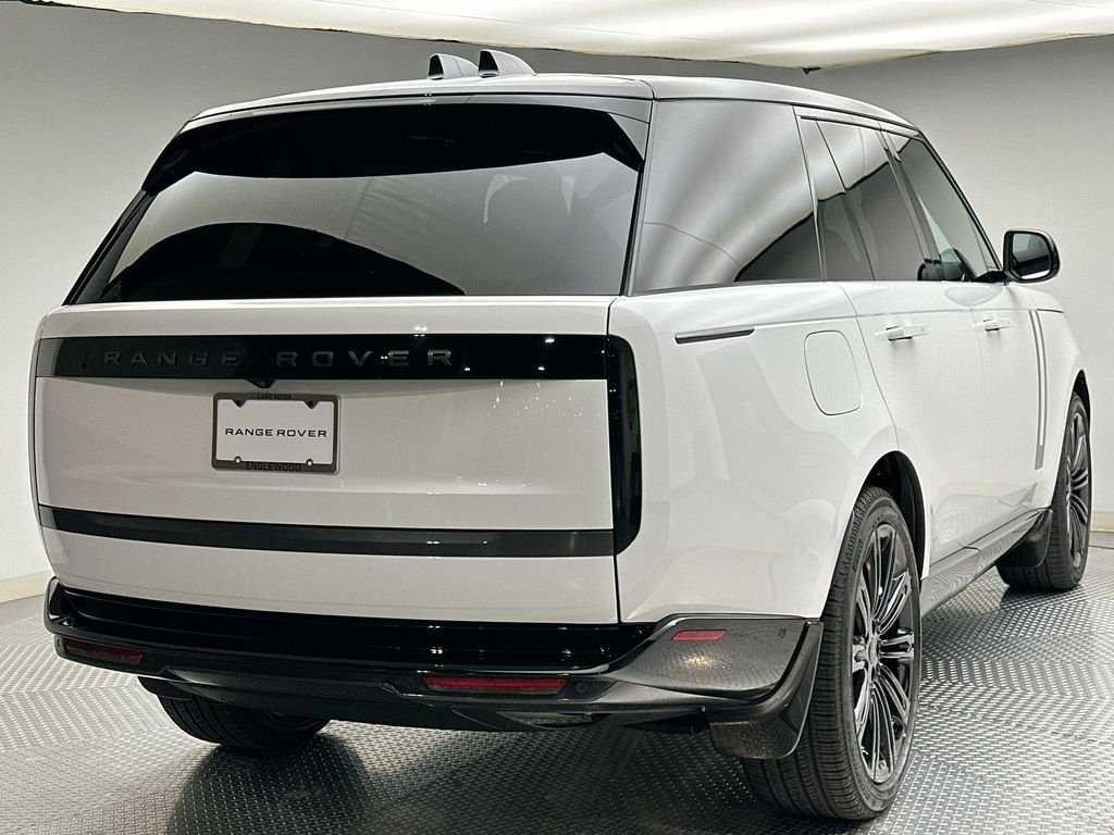 New 2026 Fuji White Land Rover SE image 3