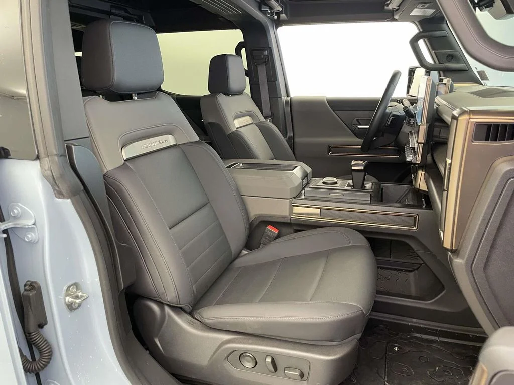 Used 2025 Blue GMC 2X image 21