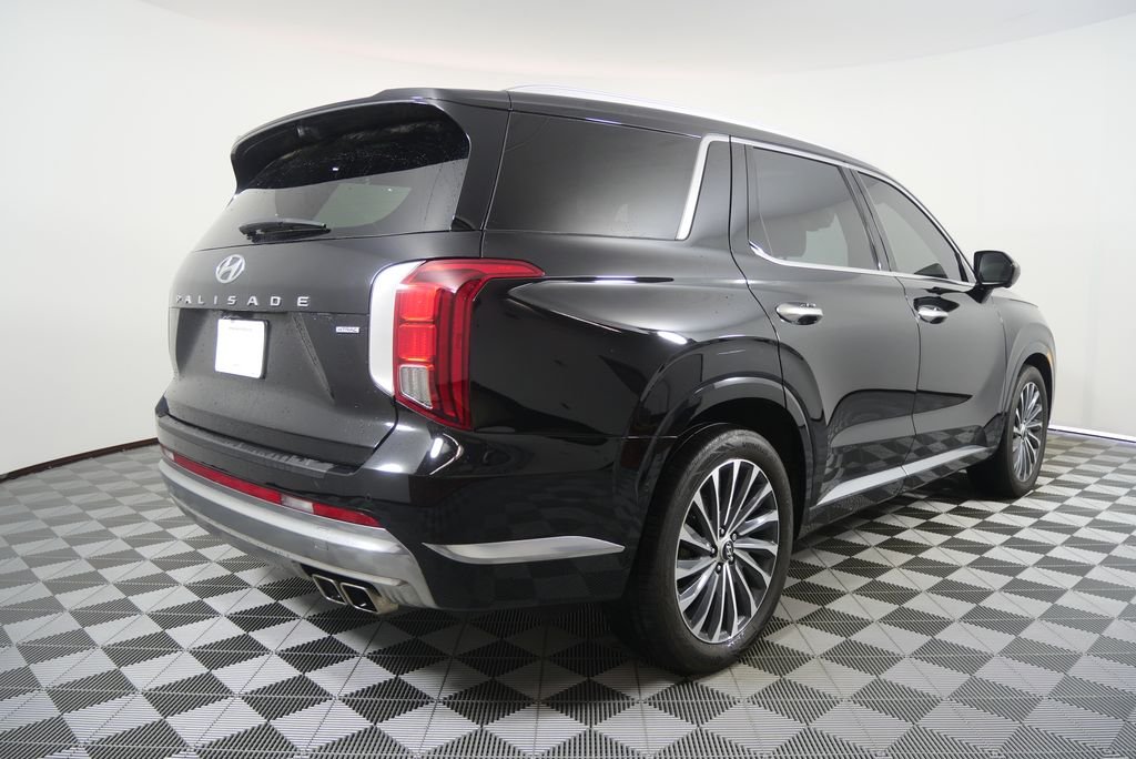 Used 2023 Abyss Black Hyundai Calligraphy image 3