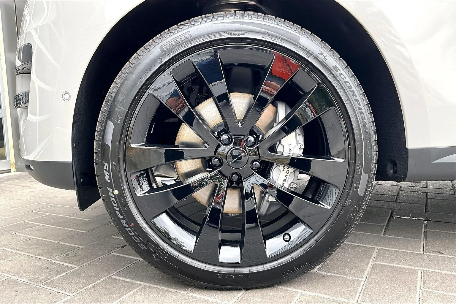 New 2026 Borasco Grey Land Rover SE image 12