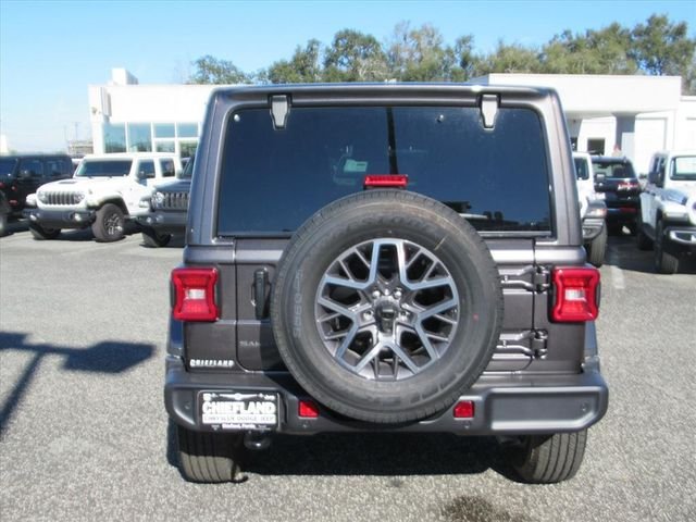 New 2026 Granite Crystal Metallic Clear-Coat Exterior Paint Jeep Sahara image 5