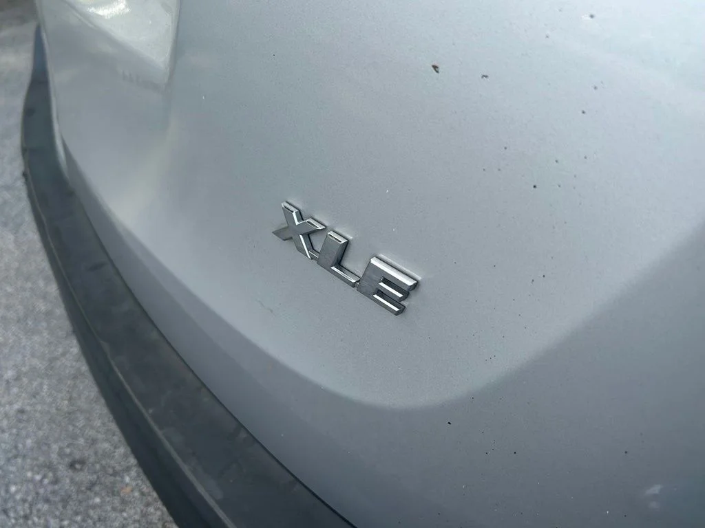 Used 2015 Silver Toyota XLE image 30