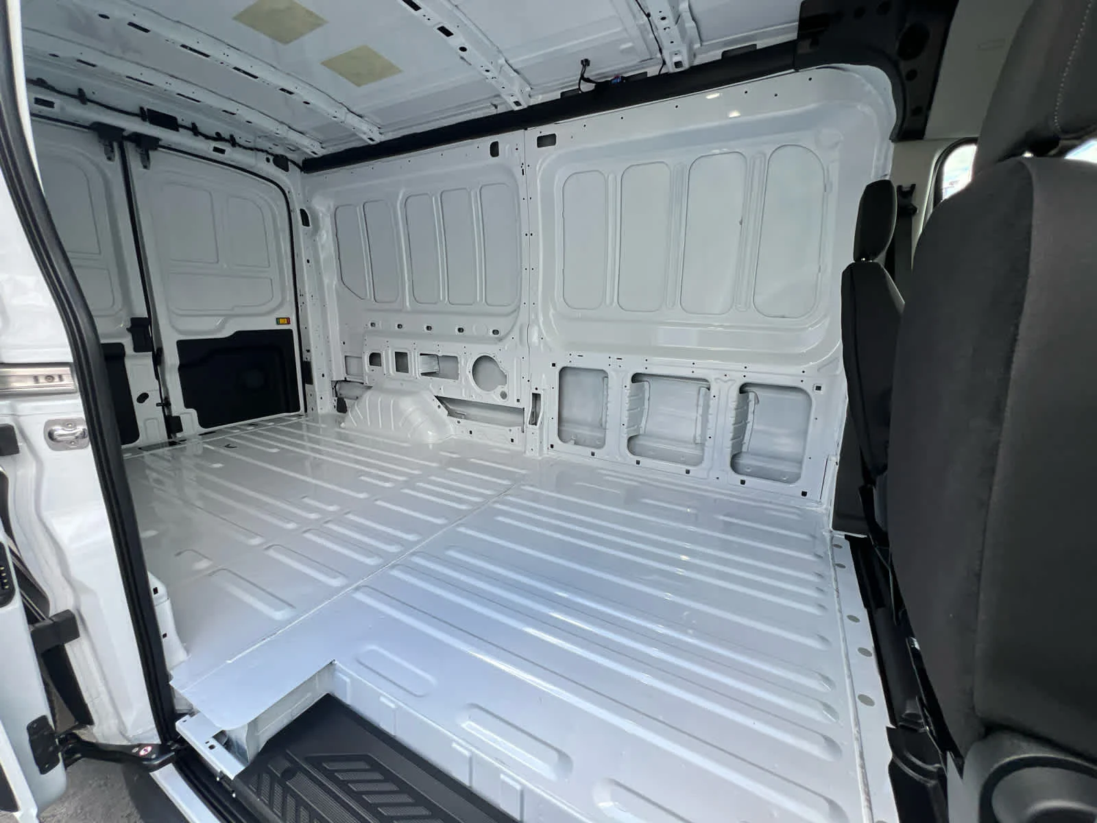 New 2026 Oxford White Ford Cargo Van image 15