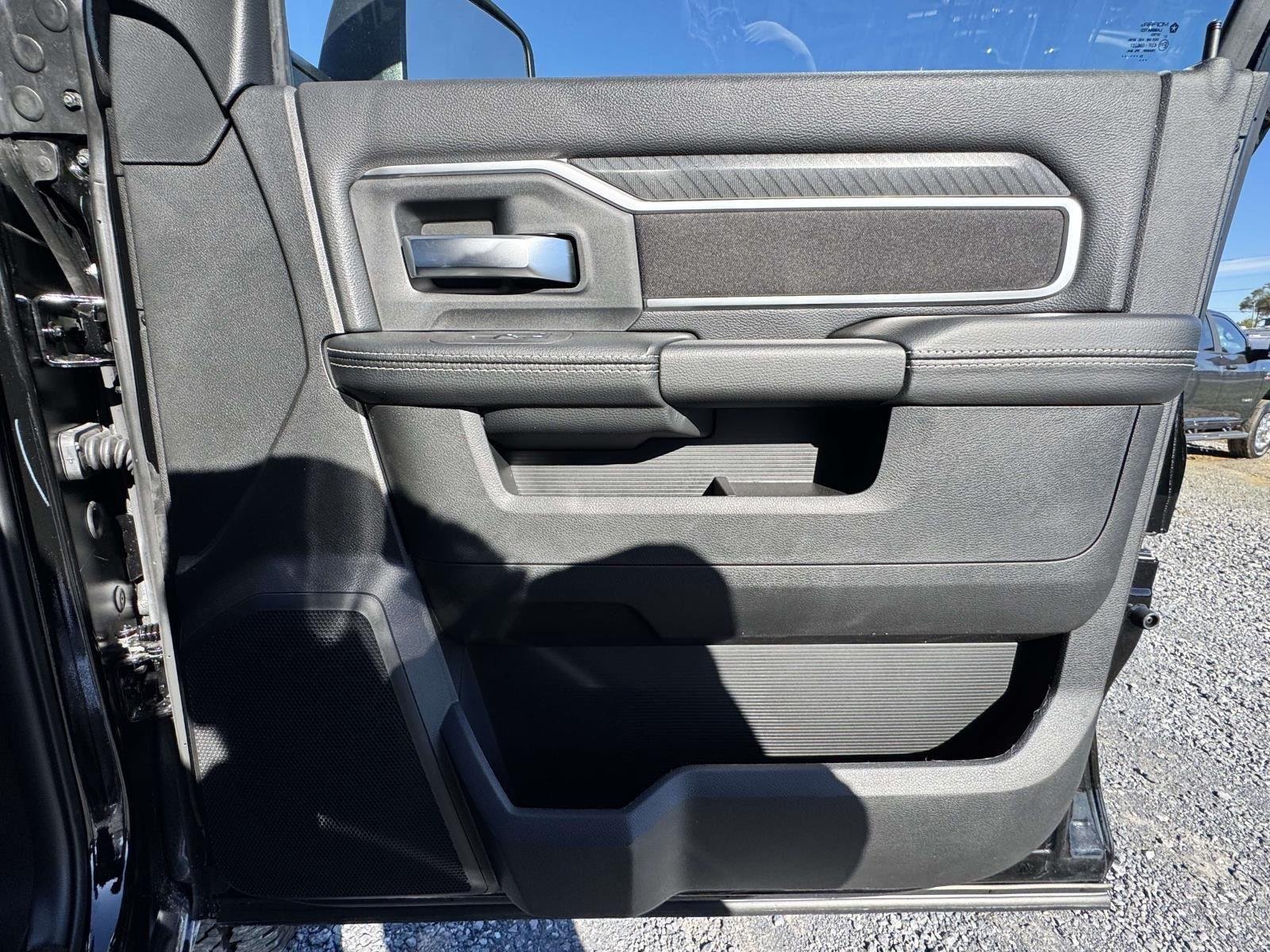 2026 RAM 3500 Big Horn - Photo 14