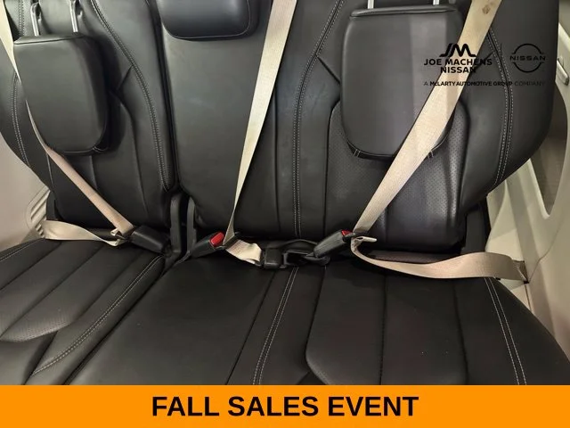 Used 2023 White Chrysler Touring L image 33
