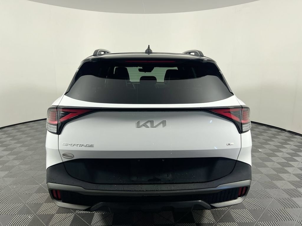 Used 2023 White Kia X-Pro Prestige image 4