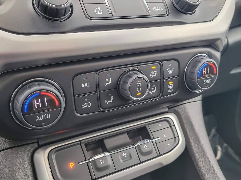 2023 GMC ACADIA - Image 15