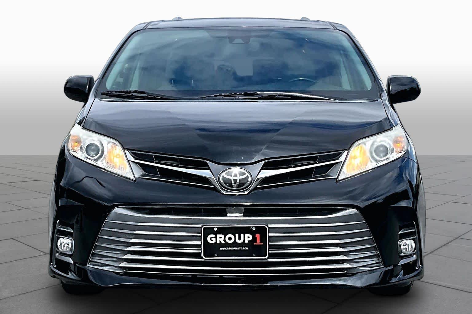 Used 2018 Midnight Black Metallic Toyota XLE image 4