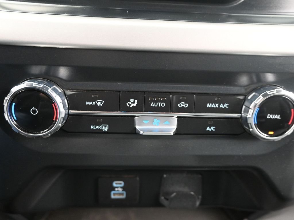 Used 2022 White Ford XLT image 26
