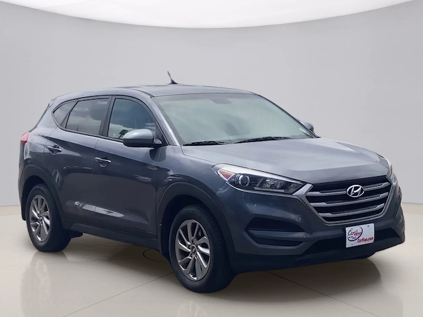 Used 2018 Gray Hyundai SE image 7