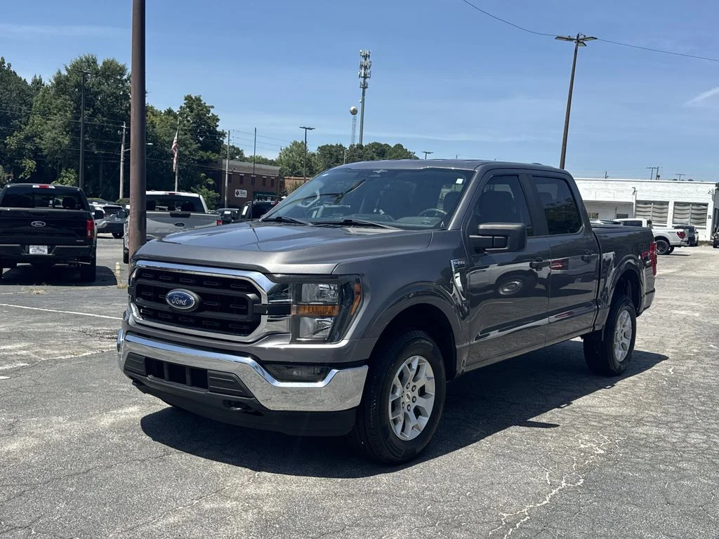 Used 2023 Gray Ford XLT image 3
