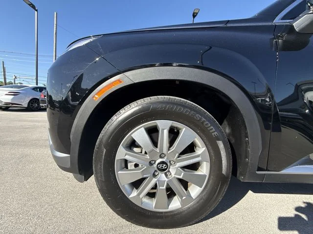 Used 2023 Black Hyundai SEL image 10