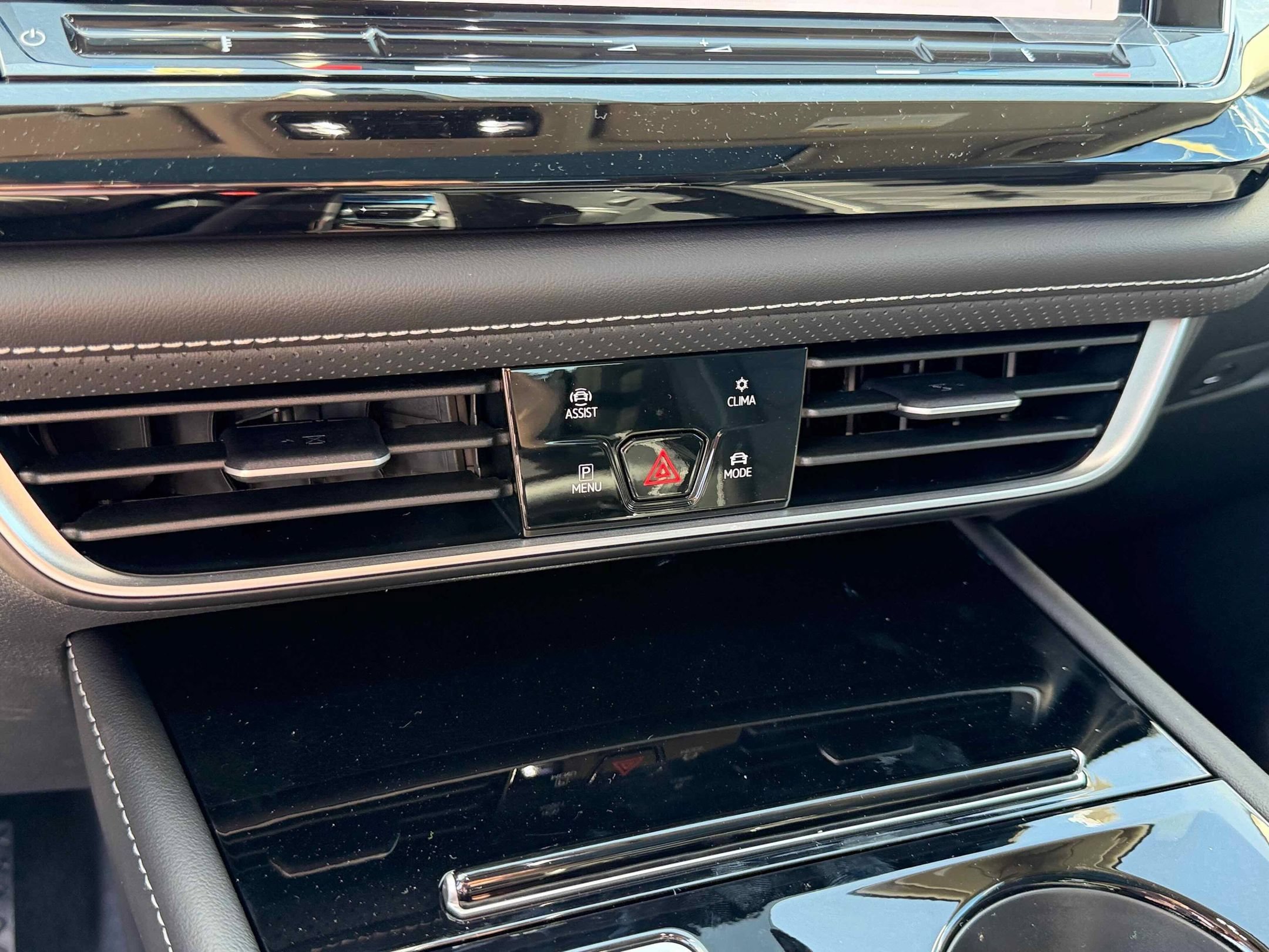 New 2026 Deep Black Volkswagen 2.0T SE w/Technology image 22