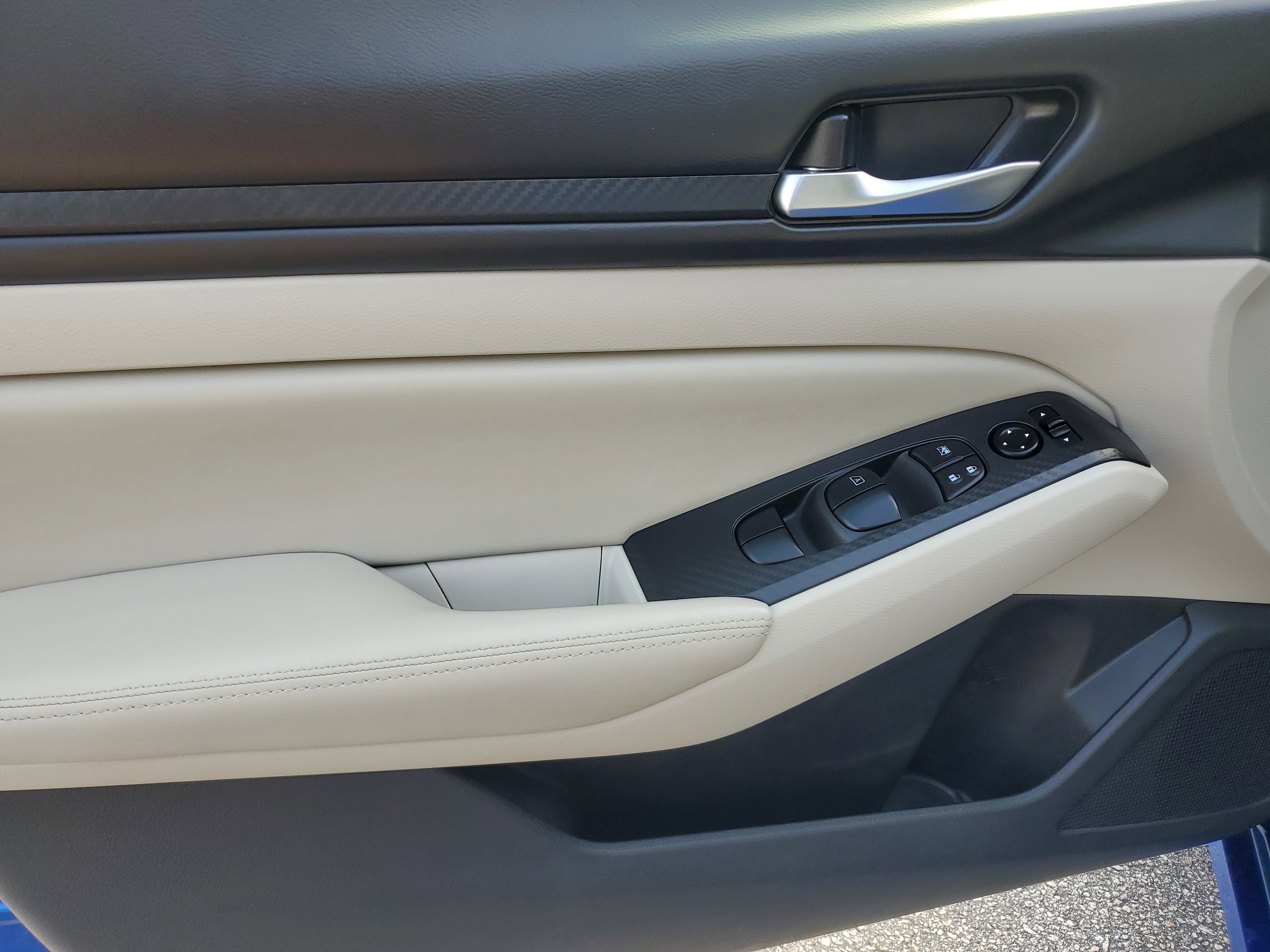 Used 2025 Blue Nissan 2.5 SV image 15