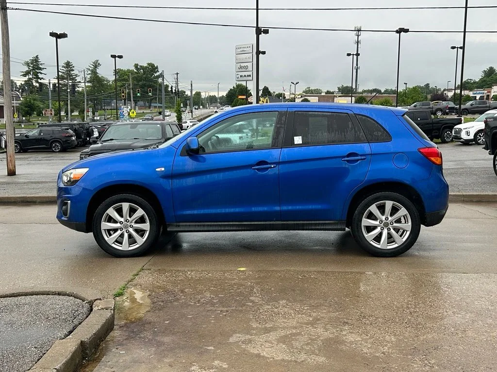 Used 2015  Mitsubishi ES image 9