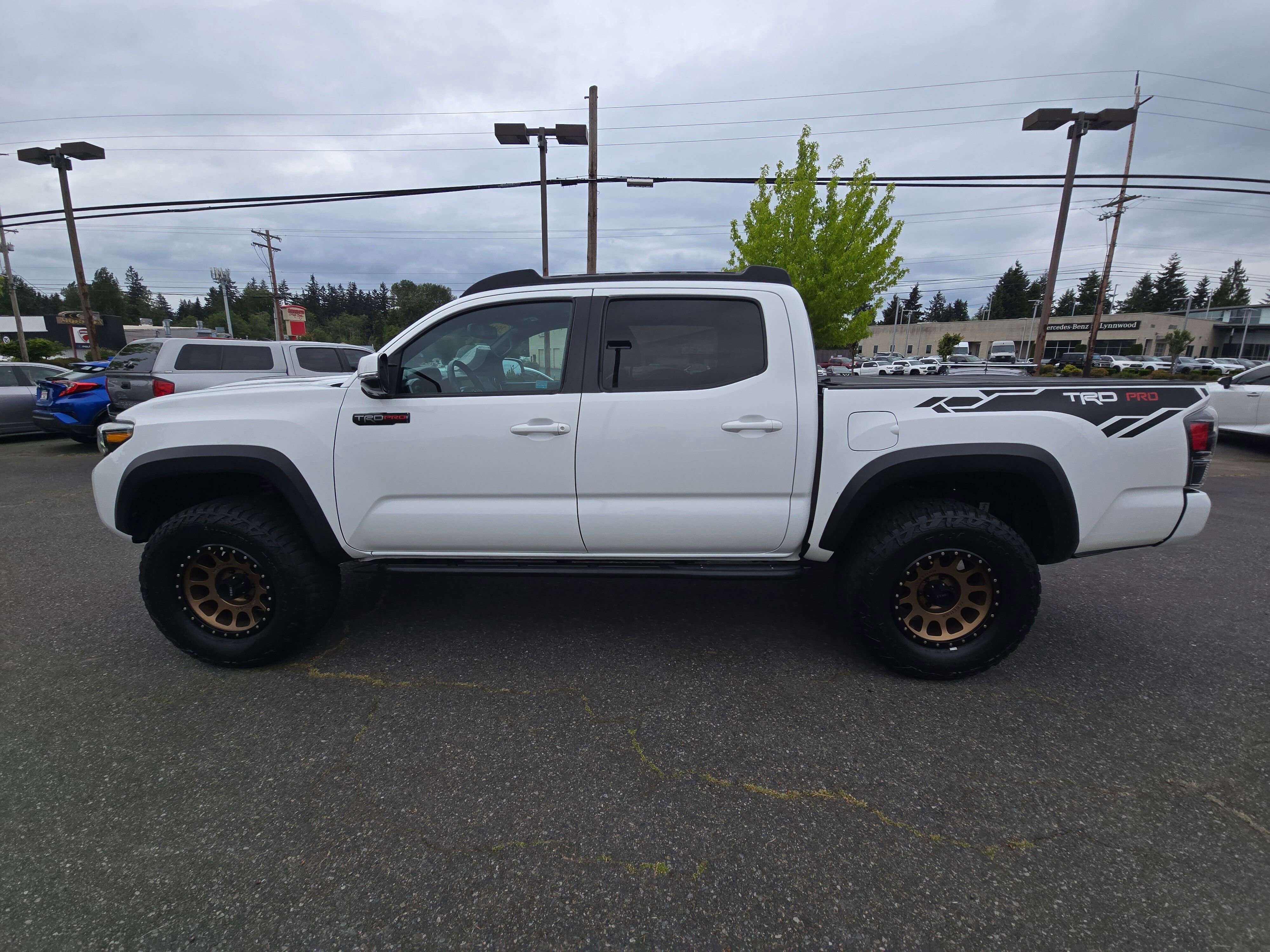 Used 2021  Toyota SR image 6