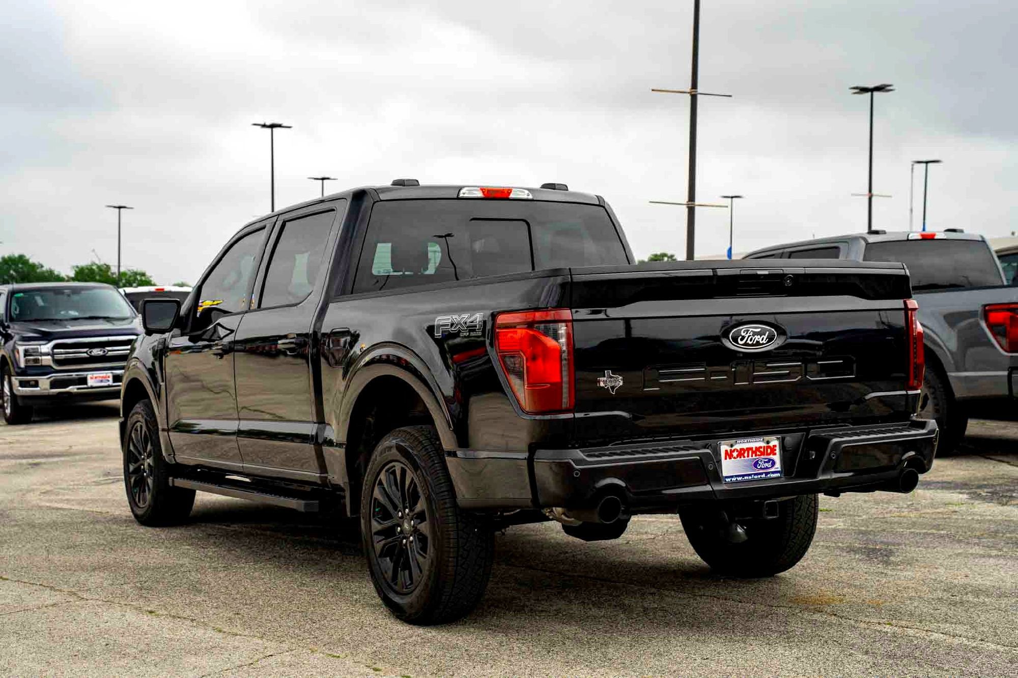 New 2025 Agate Black Metallic Ford XLT image 5