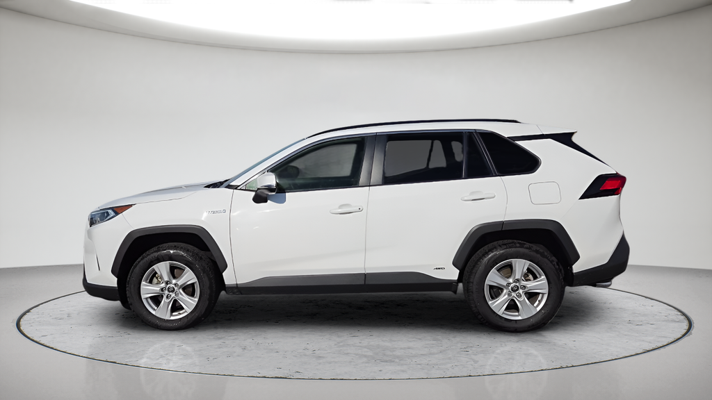 Used 2021 White Toyota XLE image 11