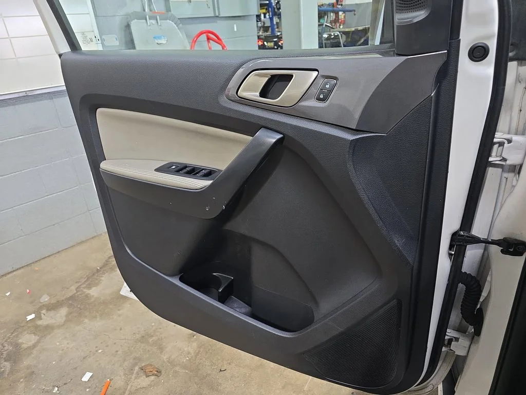 Used 2020 White Platinum Clearcoat Metallic Ford Lariat image 27