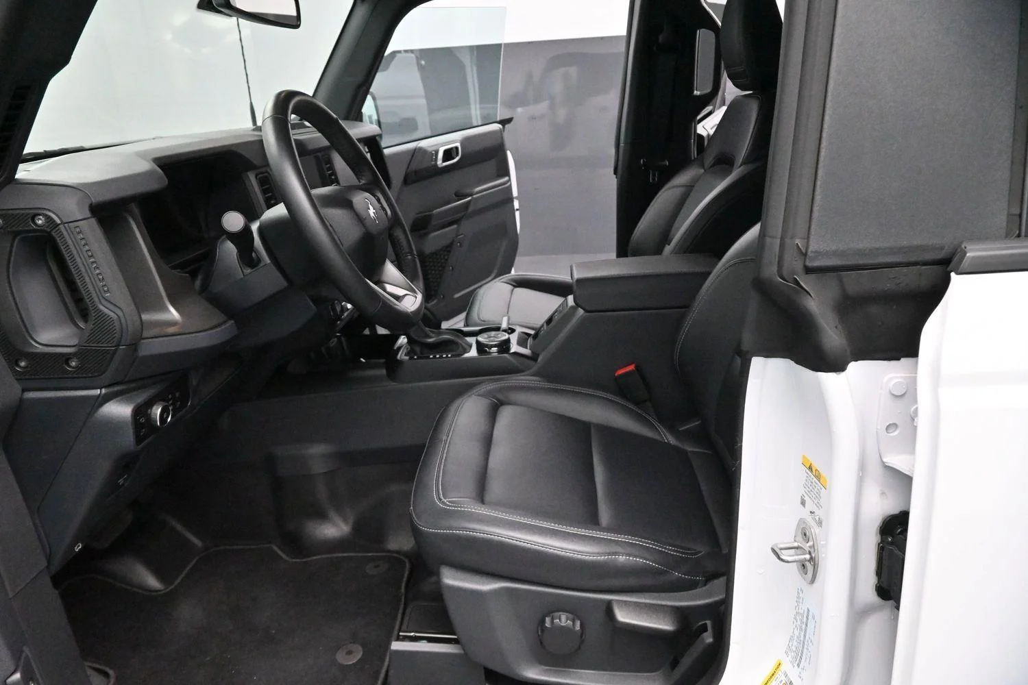 Used 2025 Oxford White Ford Badlands image 12