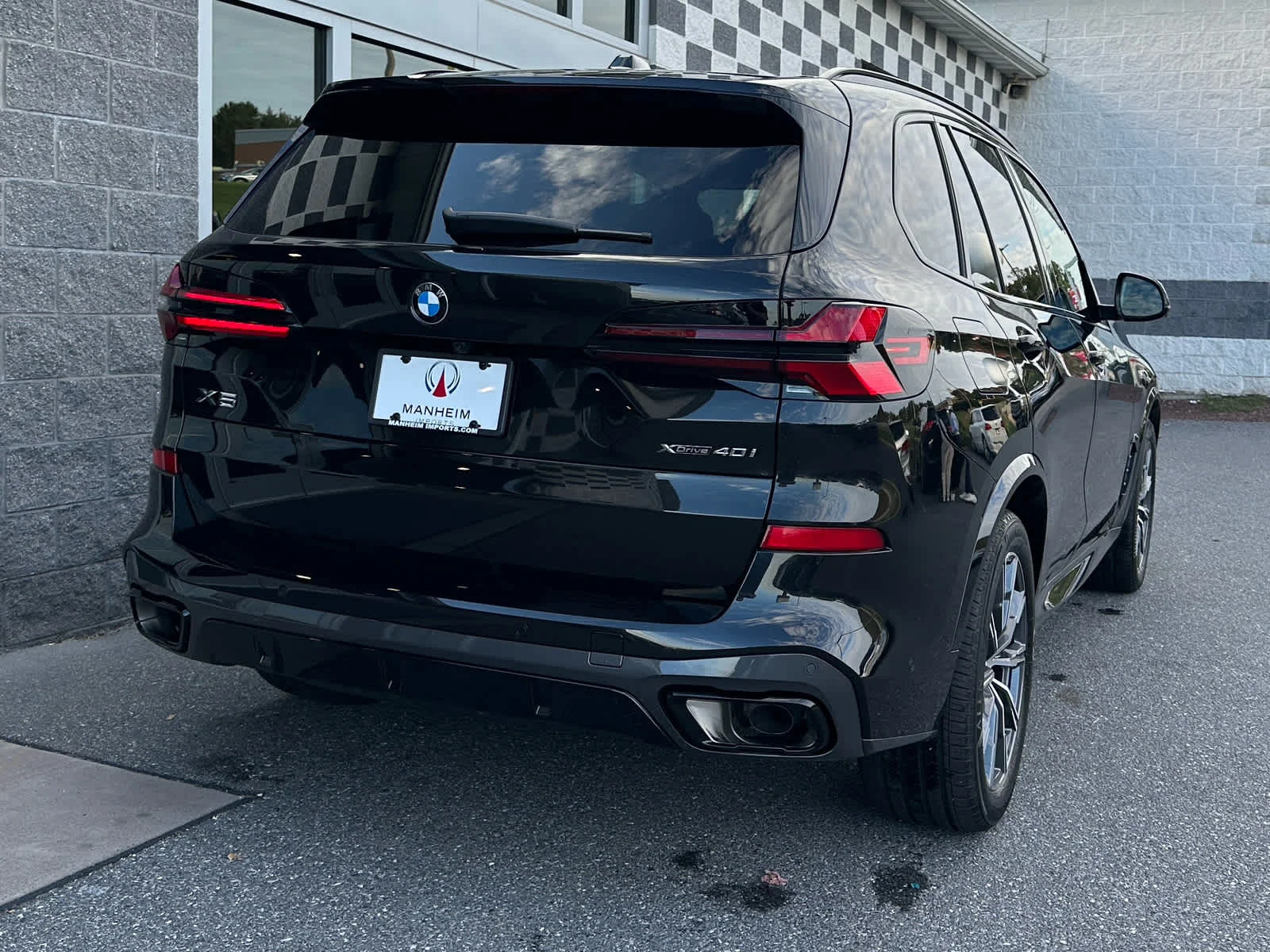 Used 2026 Black Sapphire Metallic BMW xDrive40i image 4