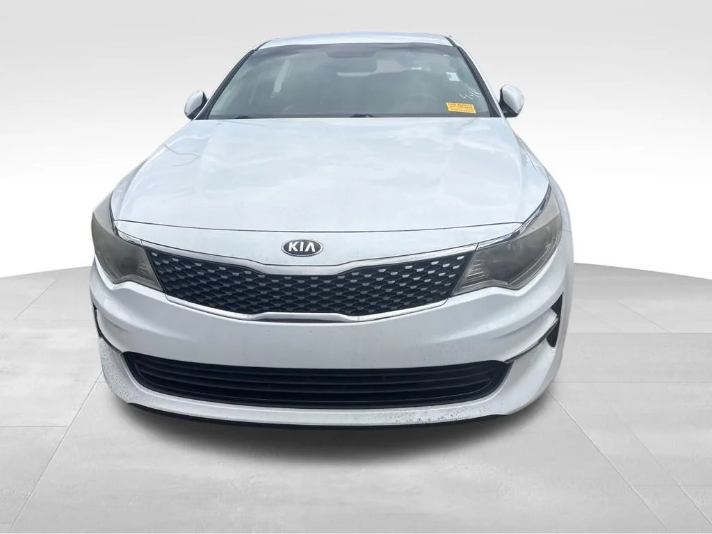 Used 2018 White Kia EX image 3