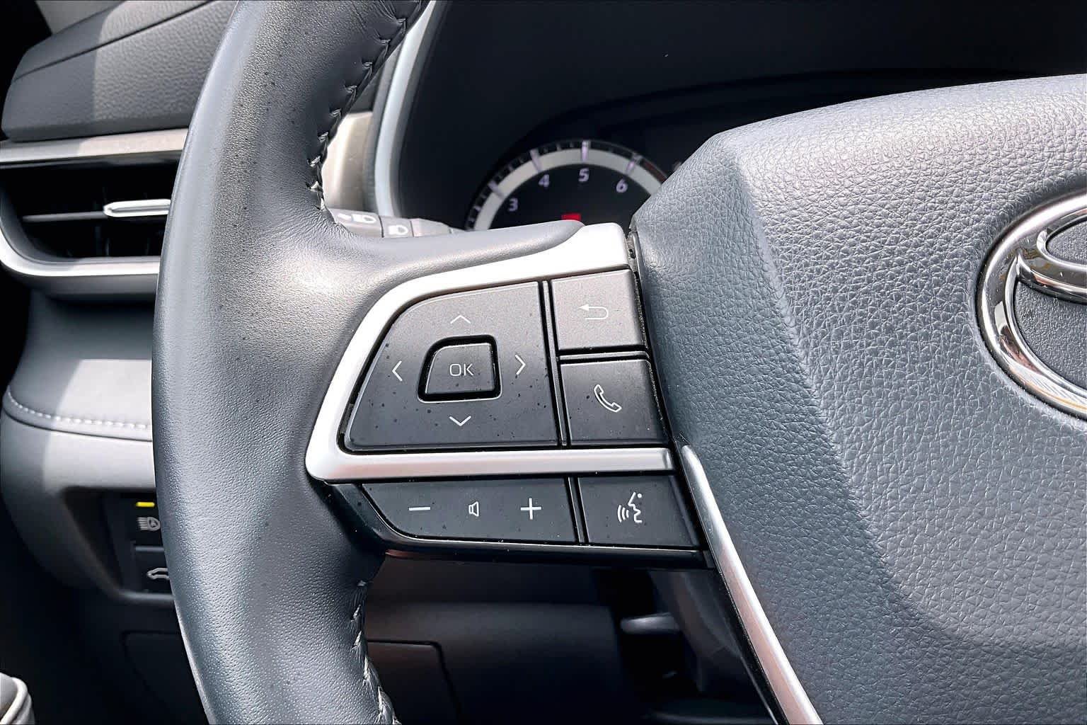 Used 2025 Midnight Black Metallic Toyota XLE image 24