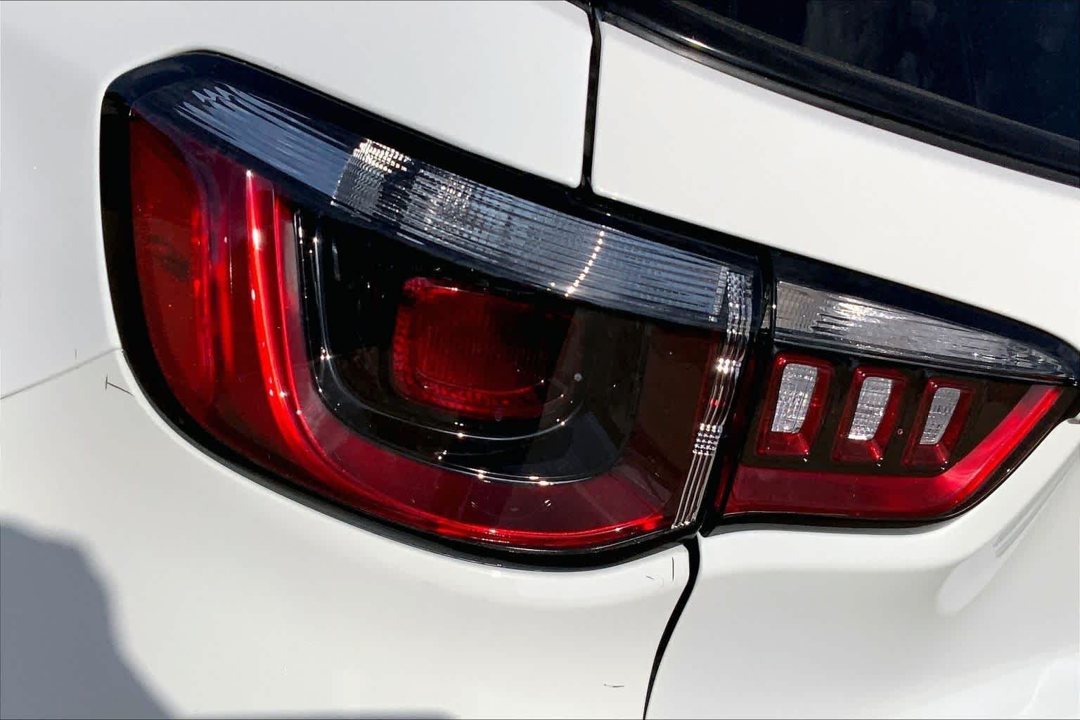 New 2026 Bright White Clearcoat Jeep Latitude Altitude image 14