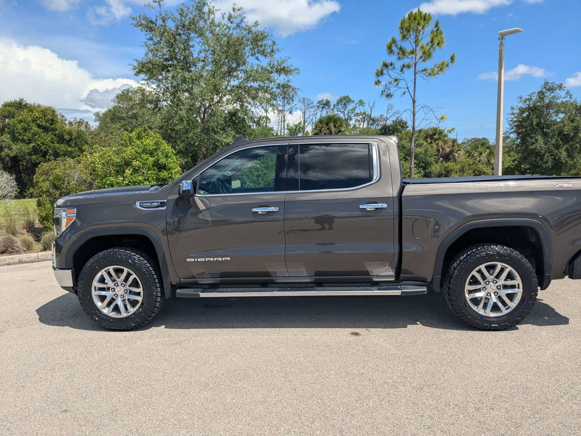 Used 2019 Smokey Quartz Metallic GMC SLT image 8