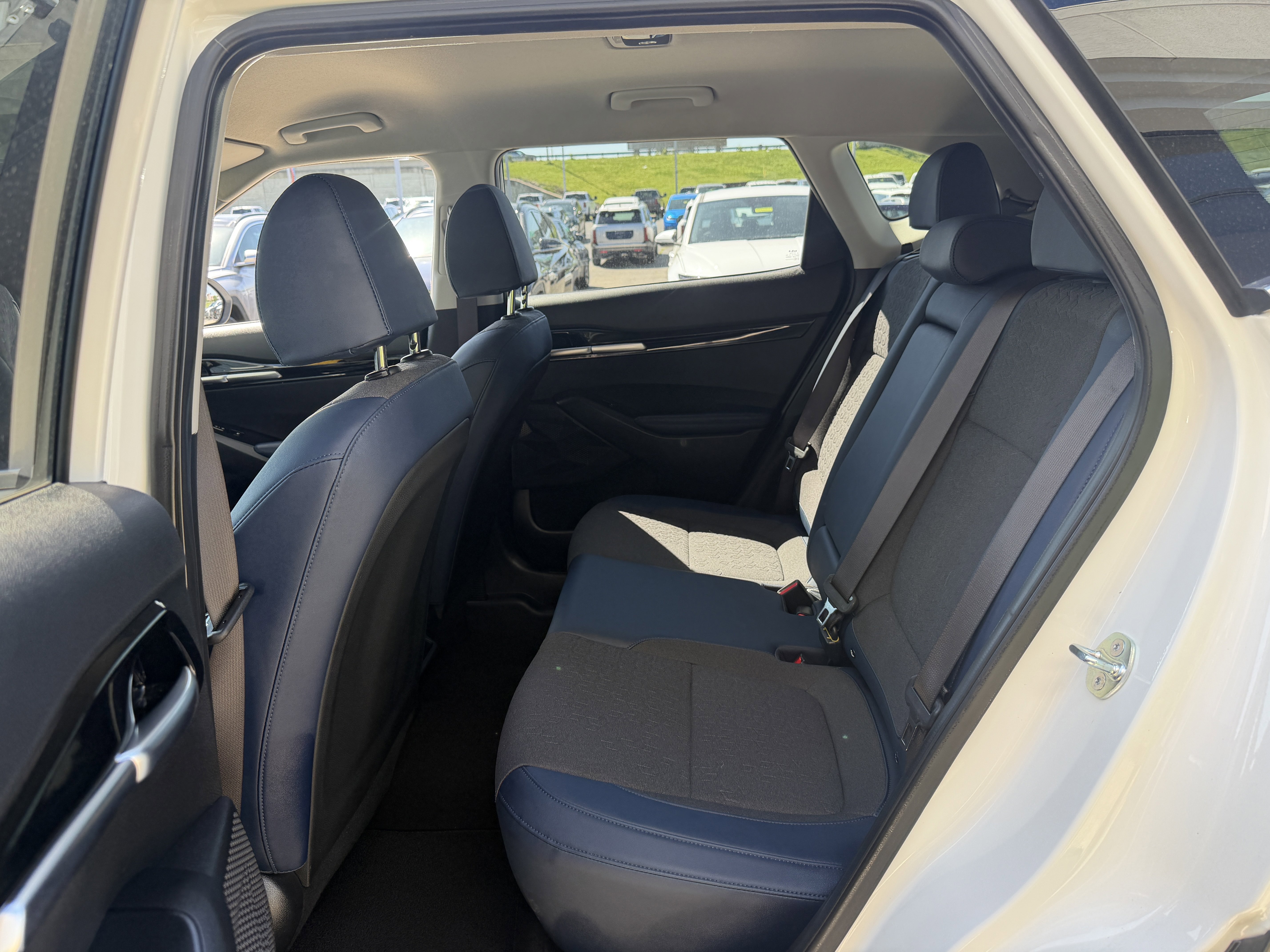Used 2024 Snow White Pearl Kia S image 25
