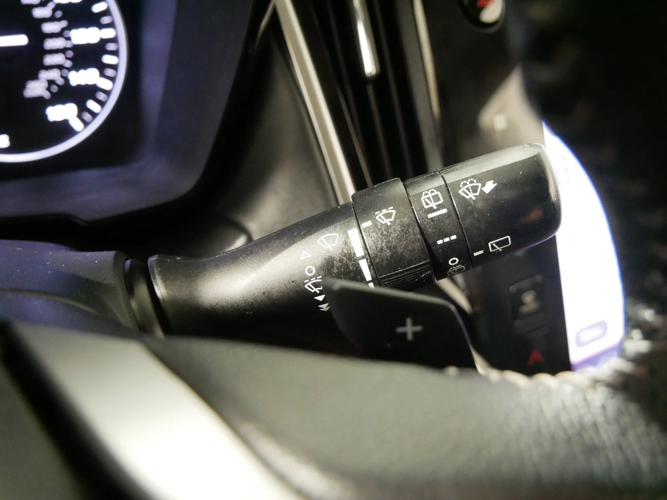 Used 2022 Crystal White Pearl Subaru Premium image 32