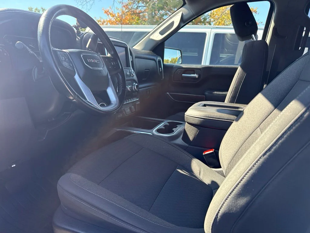 Used 2021  GMC Elevation image 3