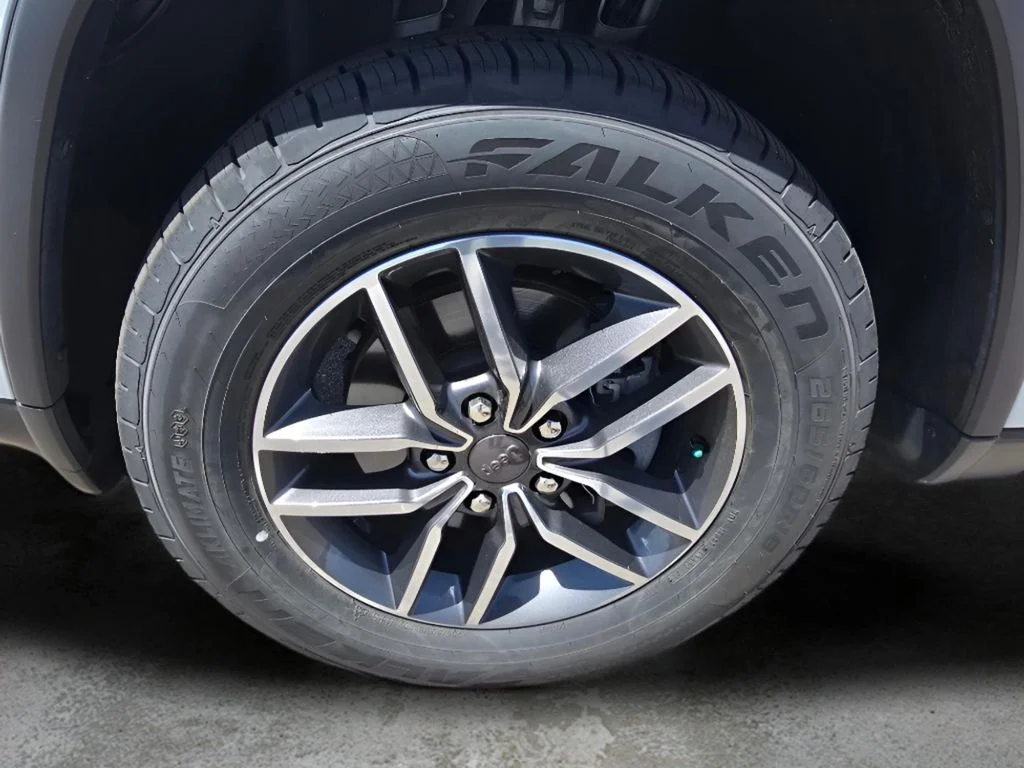 Used 2019 Bright White Clearcoat Jeep Limited image 30