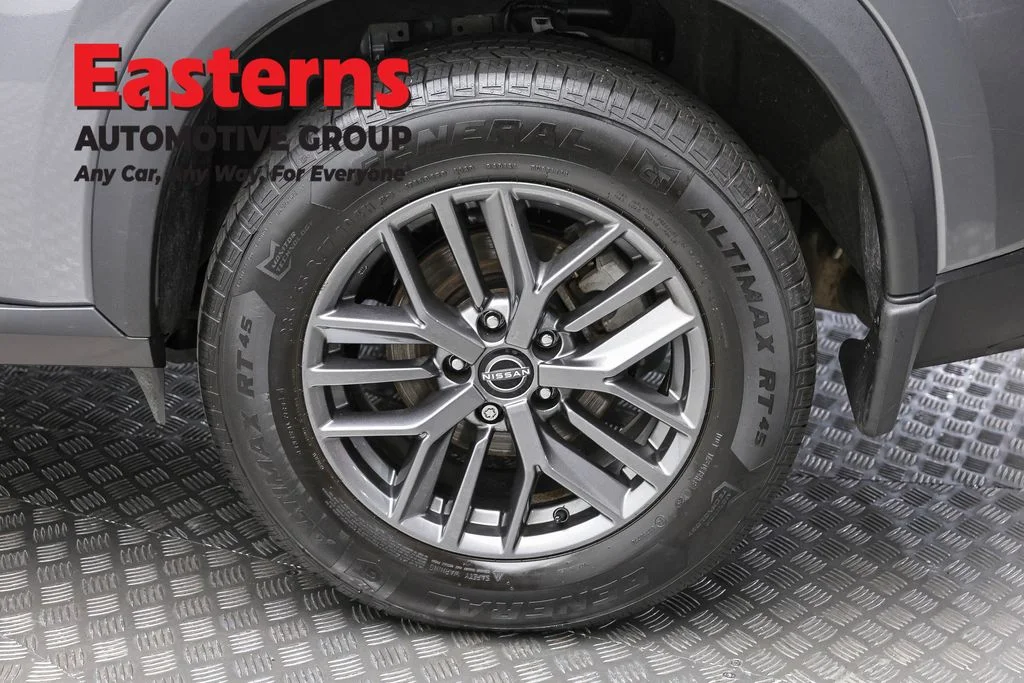 Used 2023 Gray Nissan S image 8