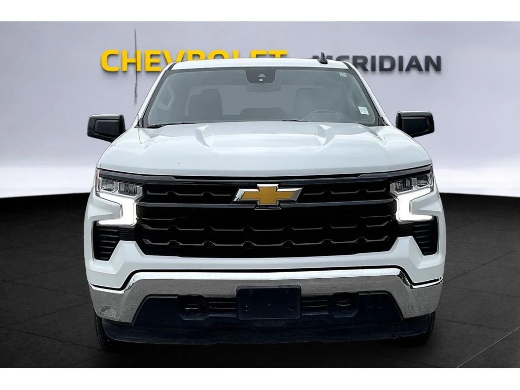 Used 2024 Summit White Chevrolet LT image 3
