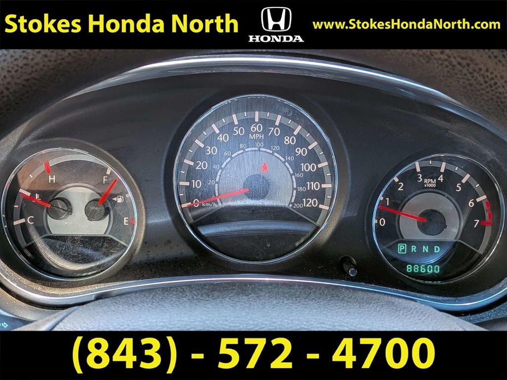 Used 2014 Red Chrysler LX image 8
