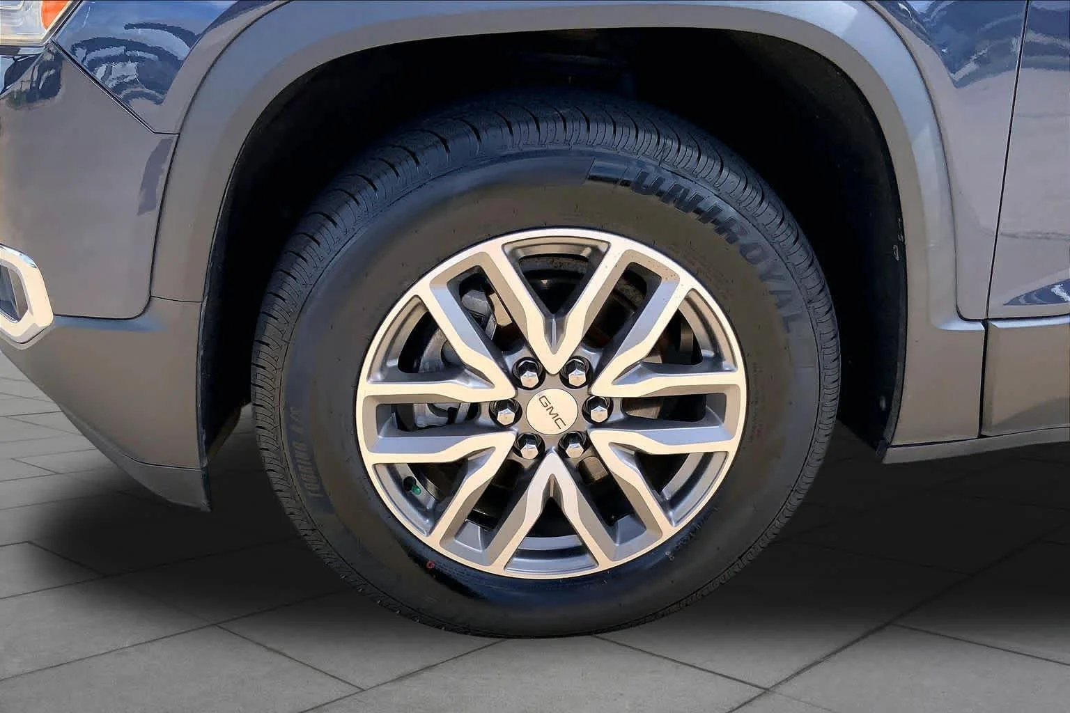 Used 2019 BLUE STEEL METALLIC GMC SLE image 11