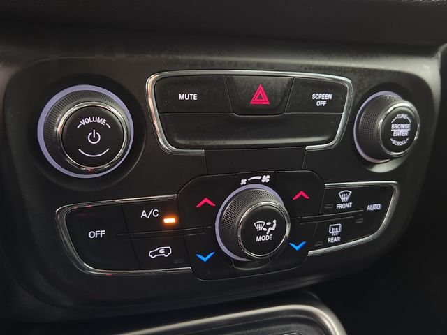 Used 2017 Red Jeep Latitude image 30