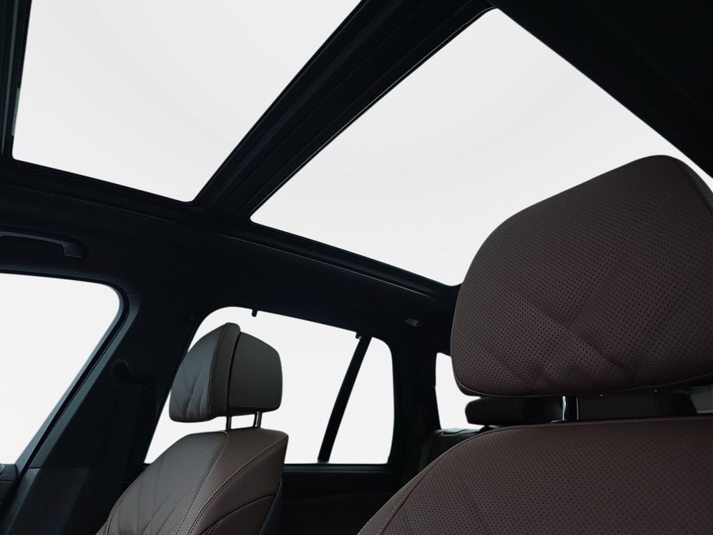 New 2026 Black Sapphire Metallic BMW xDrive40i image 29