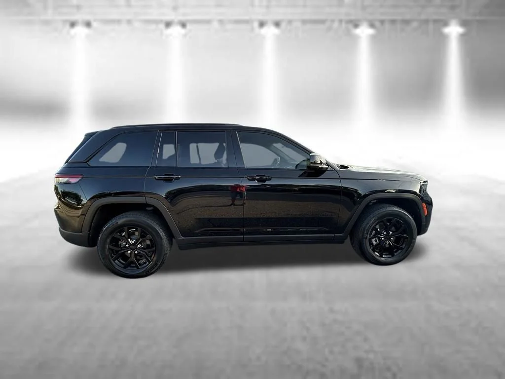 Certified Used 2024 Diamond Black Jeep Altitude image 3