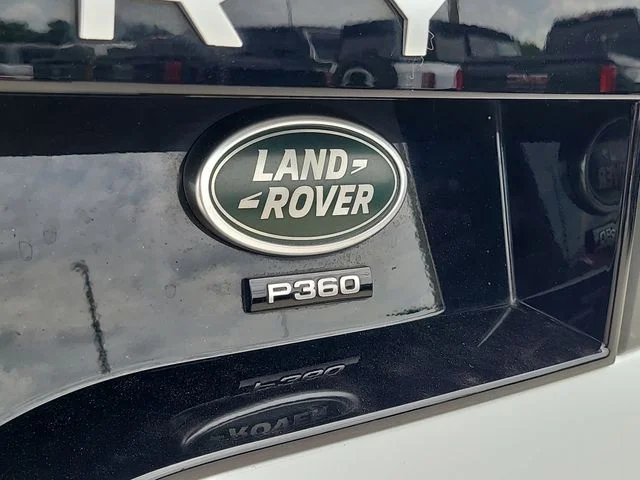 Used 2023 White Land Rover Metropolitan Edition image 10