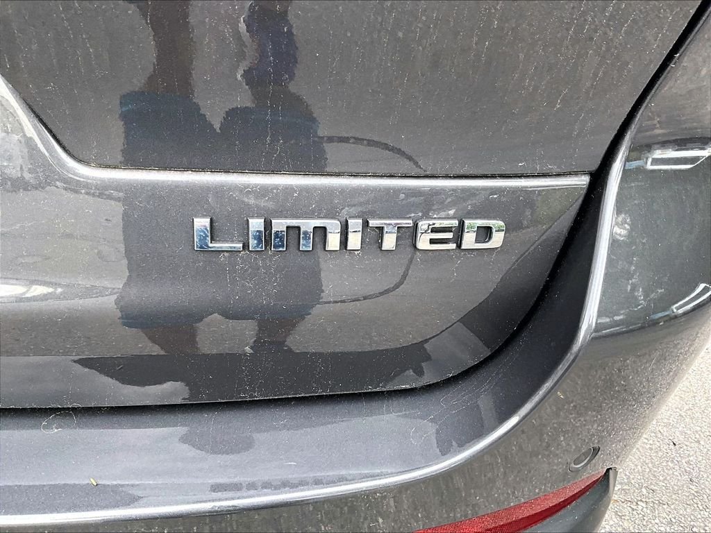 Used 2023 Baltic Gray Metallic Clearcoat Jeep Limited image 7