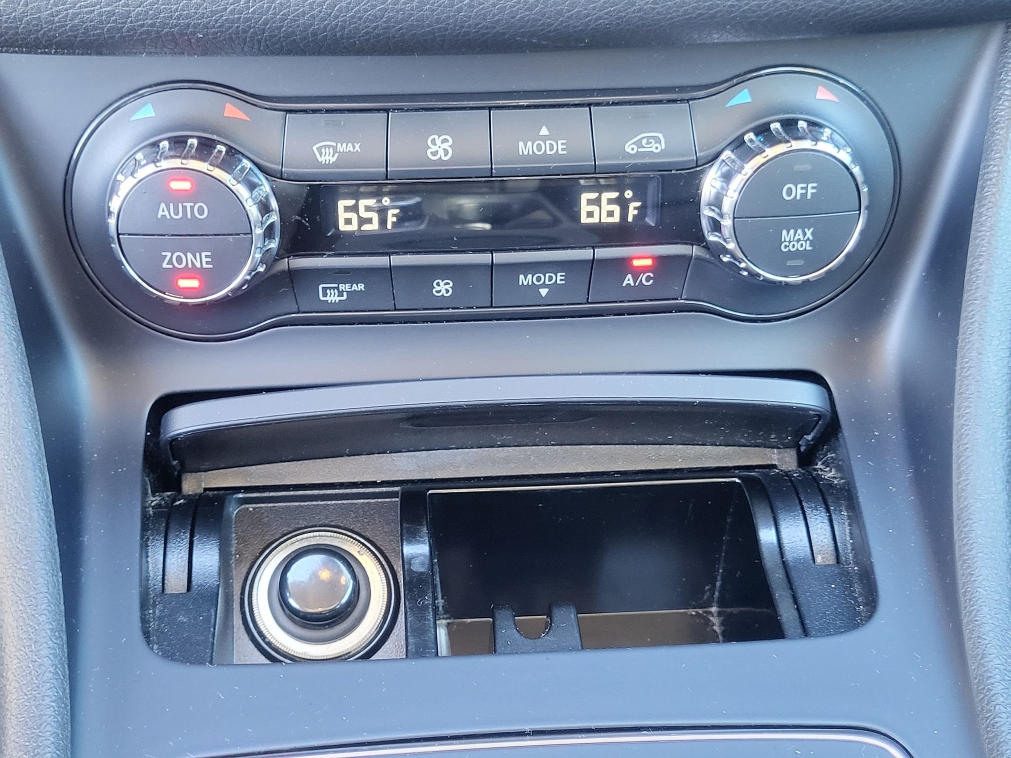 Used 2016 Mountain Gray Metallic Mercedes-Benz 250 4MATIC® image 27